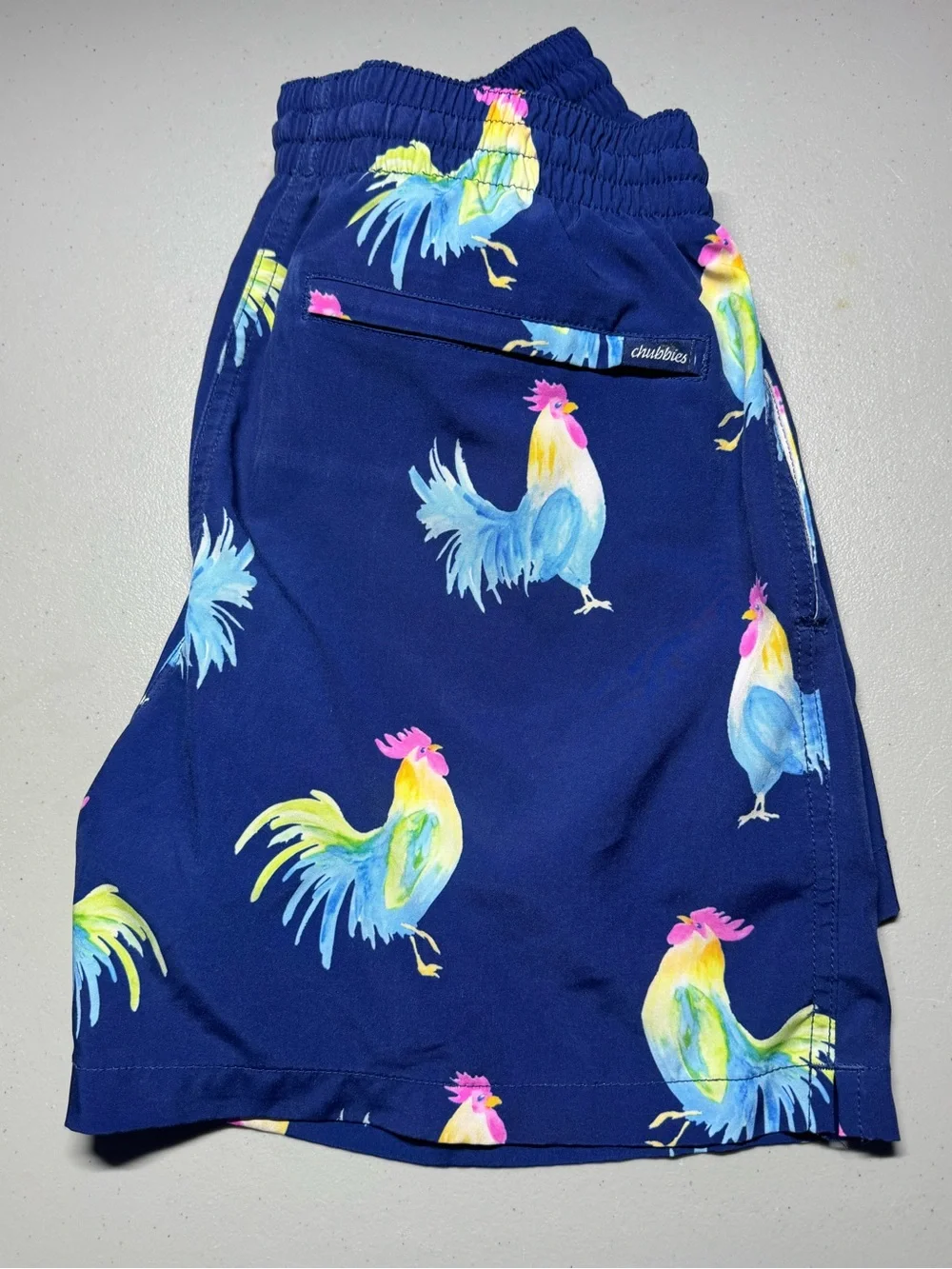 Chubbies Men's Navy Rooster Print Swim Trunks with Pink Drawstring